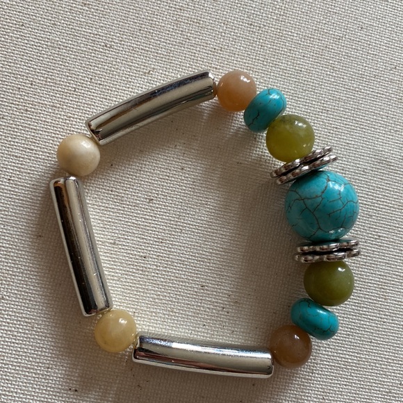 Beautiful Faux Stone and Metal Stretch Bracelet - Picture 5 of 6